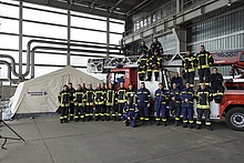 Gruppenbild von Freiwilliger Feuerwehr und THW